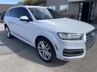 2018 Audi Q7, $7999. Photo 2