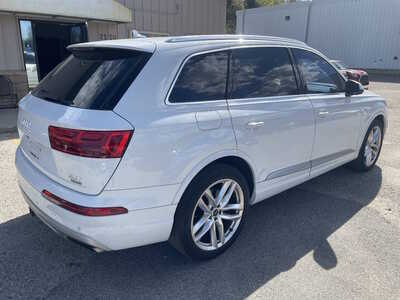 2018 Audi Q7, $7999. Photo 8