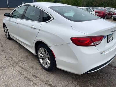 2015 Chrysler 200, $2999. Photo 5