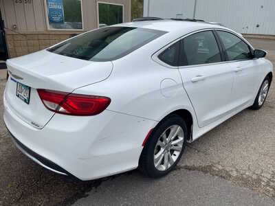 2015 Chrysler 200, $2999. Photo 7