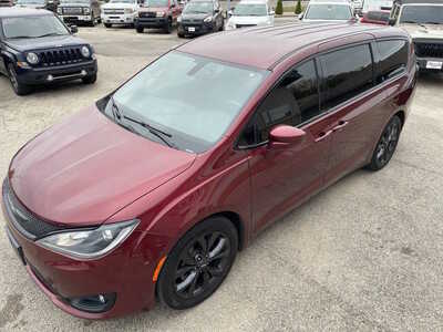 2019 Chrysler Pacifica, $7999. Photo 11