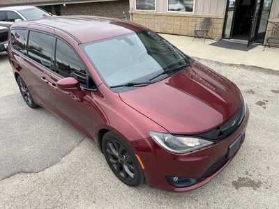 2019 Chrysler Pacifica, $7999. Photo 12