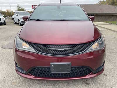 2019 Chrysler Pacifica, $7999. Photo 3