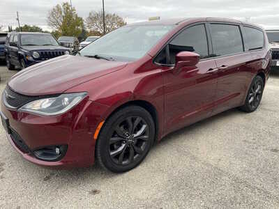 2019 Chrysler Pacifica, $7999. Photo 4