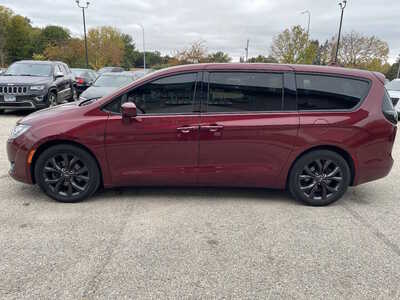 2019 Chrysler Pacifica, $7999. Photo 5