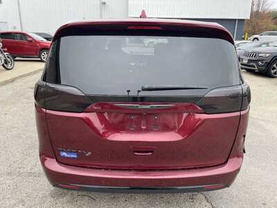 2019 Chrysler Pacifica, $7999. Photo 7