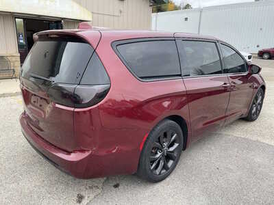 2019 Chrysler Pacifica, $7999. Photo 8