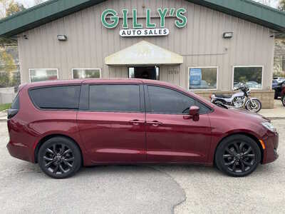 2019 Chrysler Pacifica, $7999. Photo 1