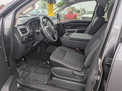 2018 Nissan Titan, $21988. Photo 3