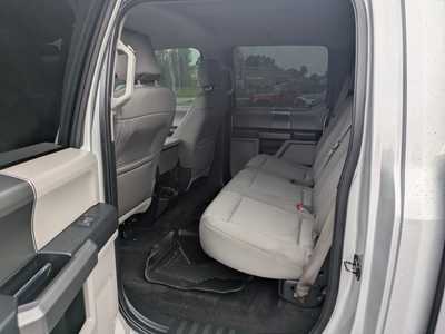 2016 Ford F150 Crew Cab, $15988. Photo 4