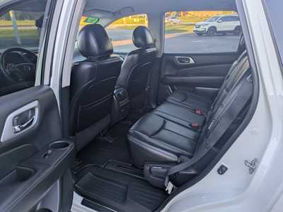 2019 Nissan Pathfinder, $13988. Photo 6