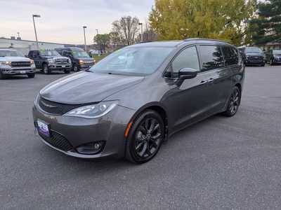 2019 Chrysler , $17988. Photo 1