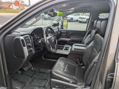 2015 Chevrolet 3500 Crew Cab, $28988. Photo 6