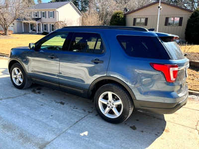 2018 Ford Explorer, $14500. Photo 2