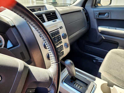 2009 Ford Escape, $7300. Photo 3