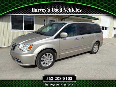 2016 Chrysler Town & Country, $9500. Photo 1