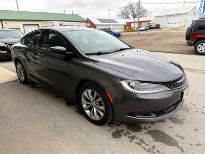 2016 Chrysler 200, $6500. Photo 2