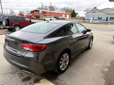 2016 Chrysler 200, $6500. Photo 4