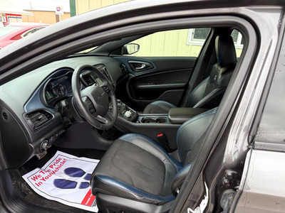 2016 Chrysler 200, $6500. Photo 5