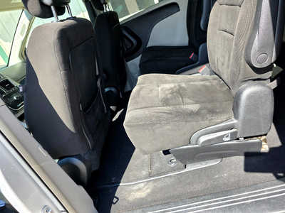2012 Dodge Caravan, Grand, $7000. Photo 10