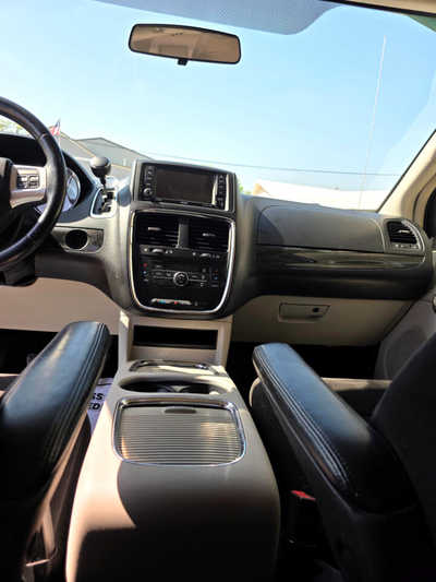 2012 Dodge Caravan, Grand, $7000. Photo 11