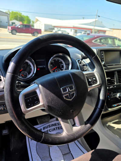 2012 Dodge Caravan, Grand, $7000. Photo 4