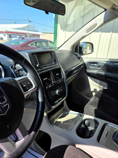 2012 Dodge Caravan, Grand, $7000. Photo 6