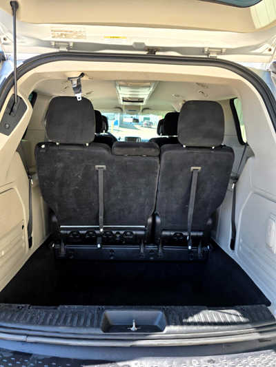 2012 Dodge Caravan, Grand, $7000. Photo 8