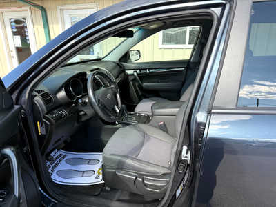 2012 Kia Sorento, $6000. Photo 5