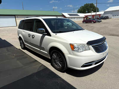 2011 Chrysler Town & Country, $4800. Photo 2