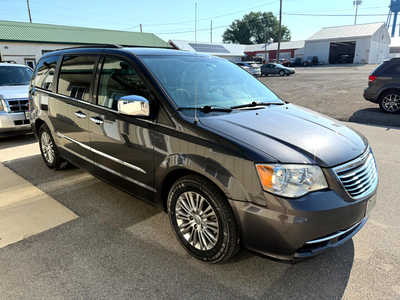2016 Chrysler Town & Country, $6800. Photo 2