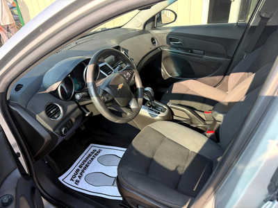 2015 Chevrolet Cruze, $6500. Photo 5