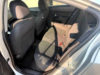 2015 Chevrolet Cruze, $6500. Photo 6