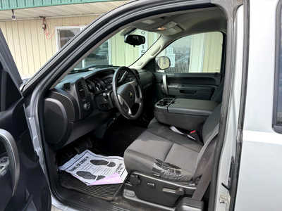 2011 Chevrolet 1500 Ext Cab, $8000. Photo 5