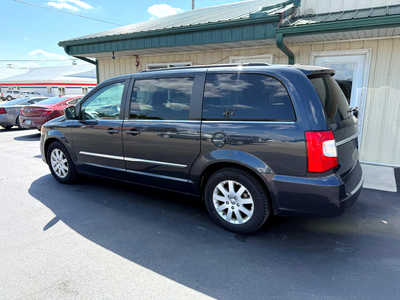 2013 Chrysler Town & Country, $5500. Photo 3
