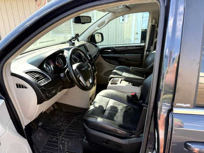 2013 Chrysler Town & Country, $5500. Photo 5