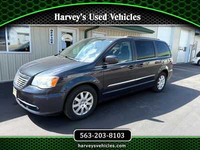 2013 Chrysler Town & Country, $5500. Photo 1