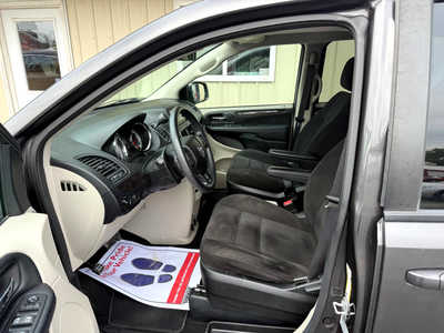 2016 Dodge Caravan, Grand, $9000. Photo 5