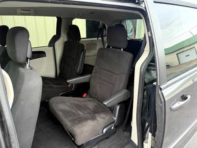 2016 Dodge Caravan, Grand, $9000. Photo 6