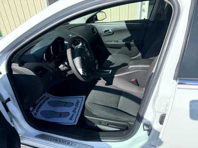 2012 Chevrolet Malibu, $5500. Photo 5