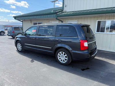 2013 Chrysler Town & Country, $5500. Photo 3