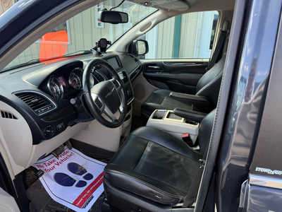 2013 Chrysler Town & Country, $5500. Photo 5