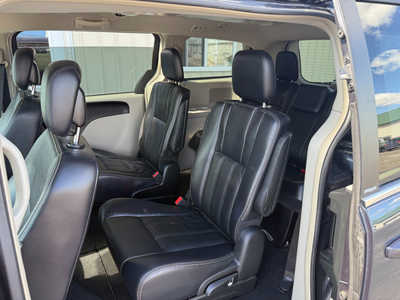 2013 Chrysler Town & Country, $5500. Photo 6