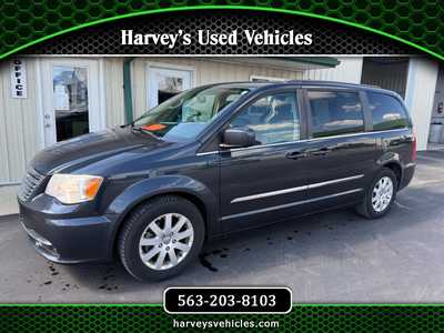 2013 Chrysler Town & Country, $5500. Photo 1