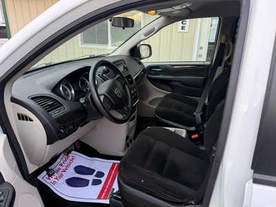 2016 Dodge Caravan, Grand, $9000. Photo 5
