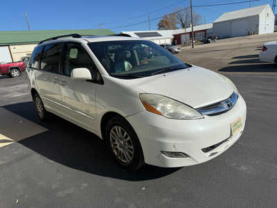 2009 Toyota Sienna, $4000. Photo 2