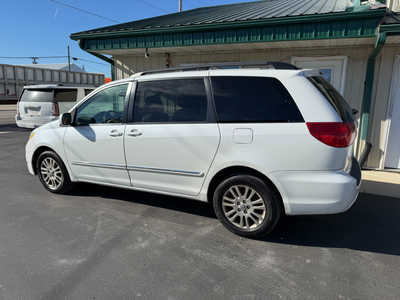 2009 Toyota Sienna, $4000. Photo 3