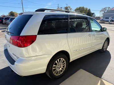2009 Toyota Sienna, $4000. Photo 4