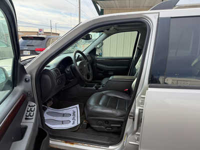 2005 Ford Explorer, $3000. Photo 5
