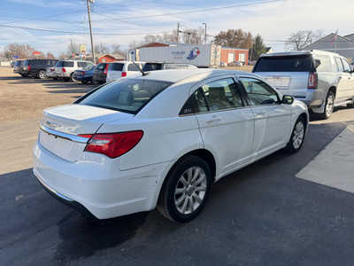 2014 Chrysler 200, $4500. Photo 3